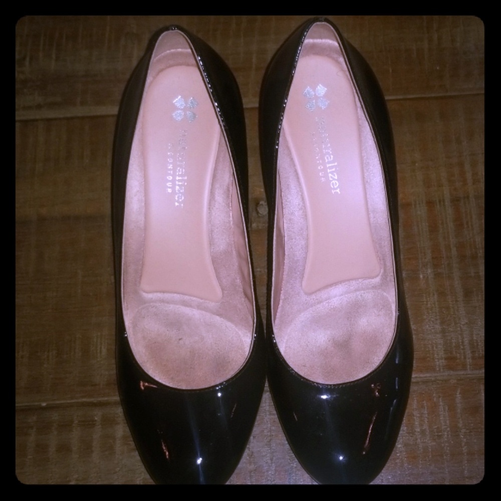 Black patent leather 2.5 inch heel